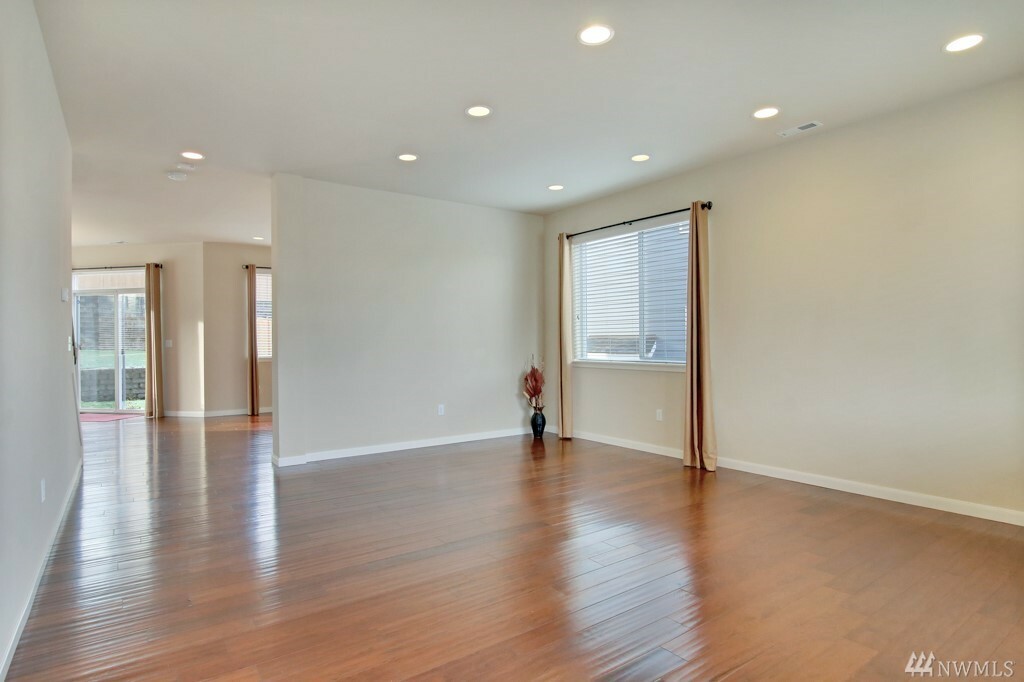 Property Photo:  3914 Highlands Blvd  WA 98372 