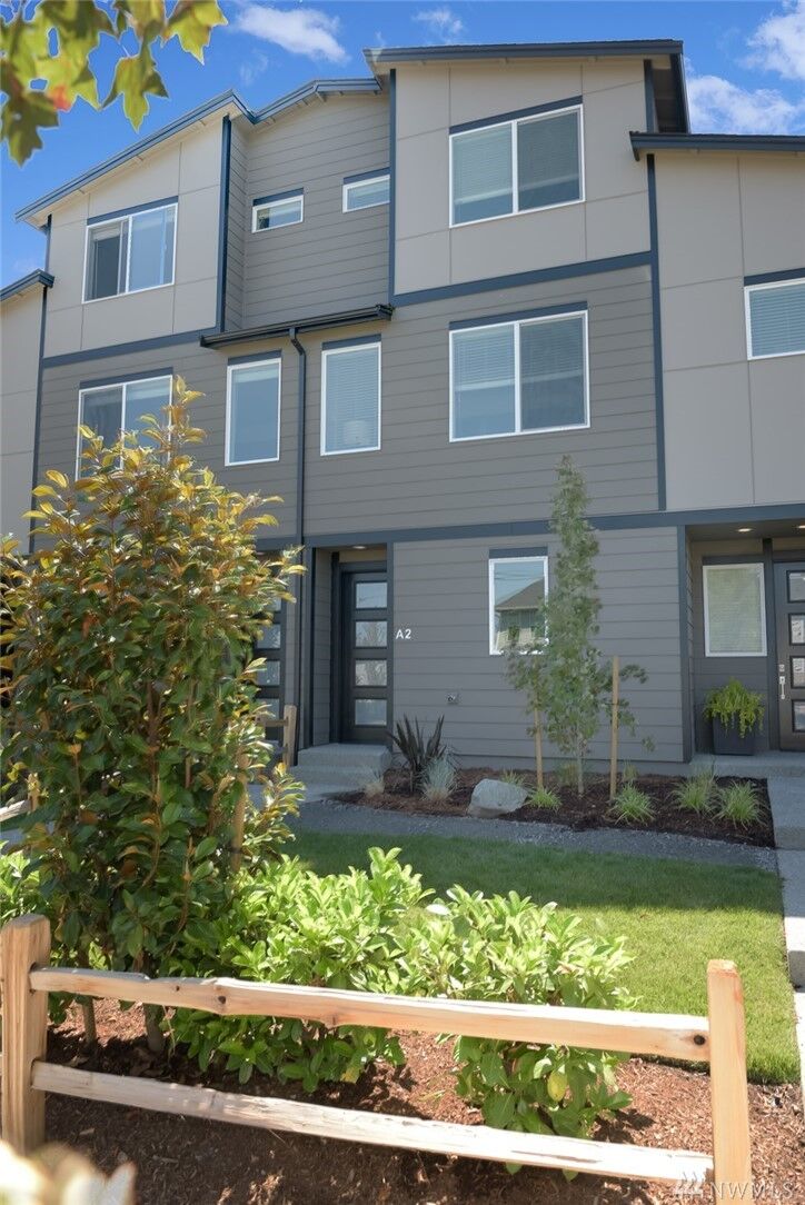 Property Photo:  3230 148th St SW G-5  WA 98087 