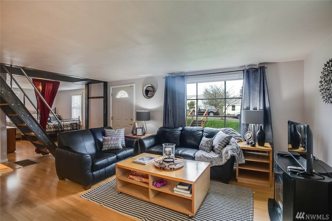 Property Photo: 7105 S 115th St WA 98178