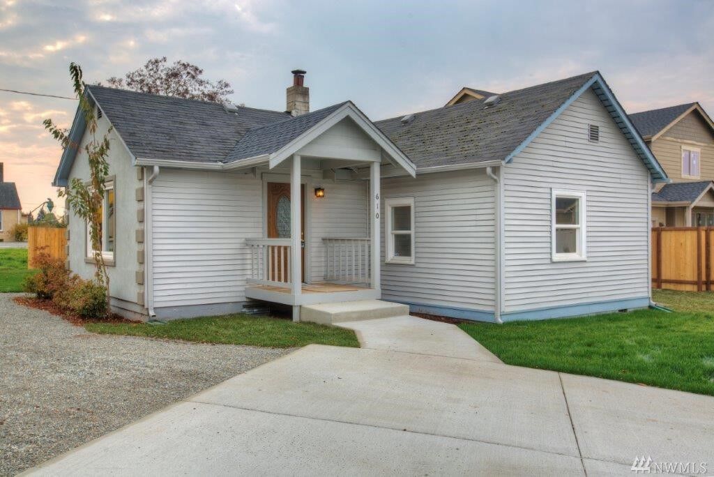 Property Photo:  610 E 57th Street Ct  WA 98404 