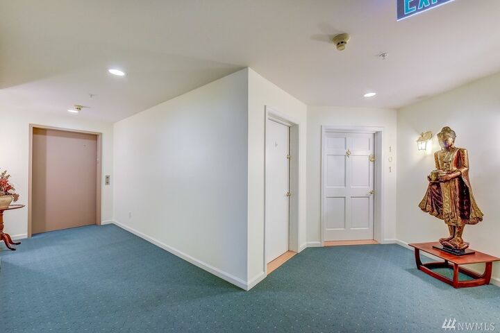 Property Photo: 1931 Grand Ave 101 WA 98201