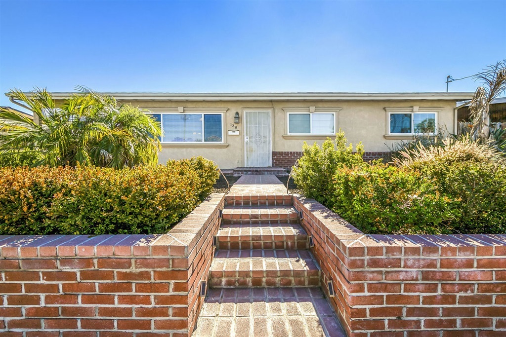 Property Photo:  138 E Queen Anne  CA 91911 