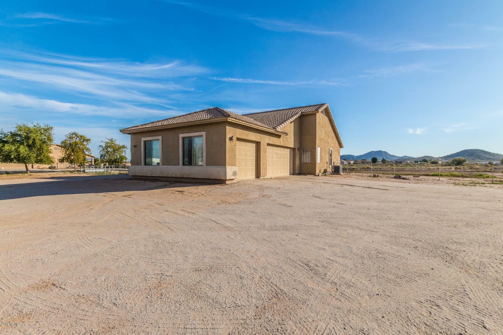 Property Photo:  21927 W Dakota Drive  AZ 85326 