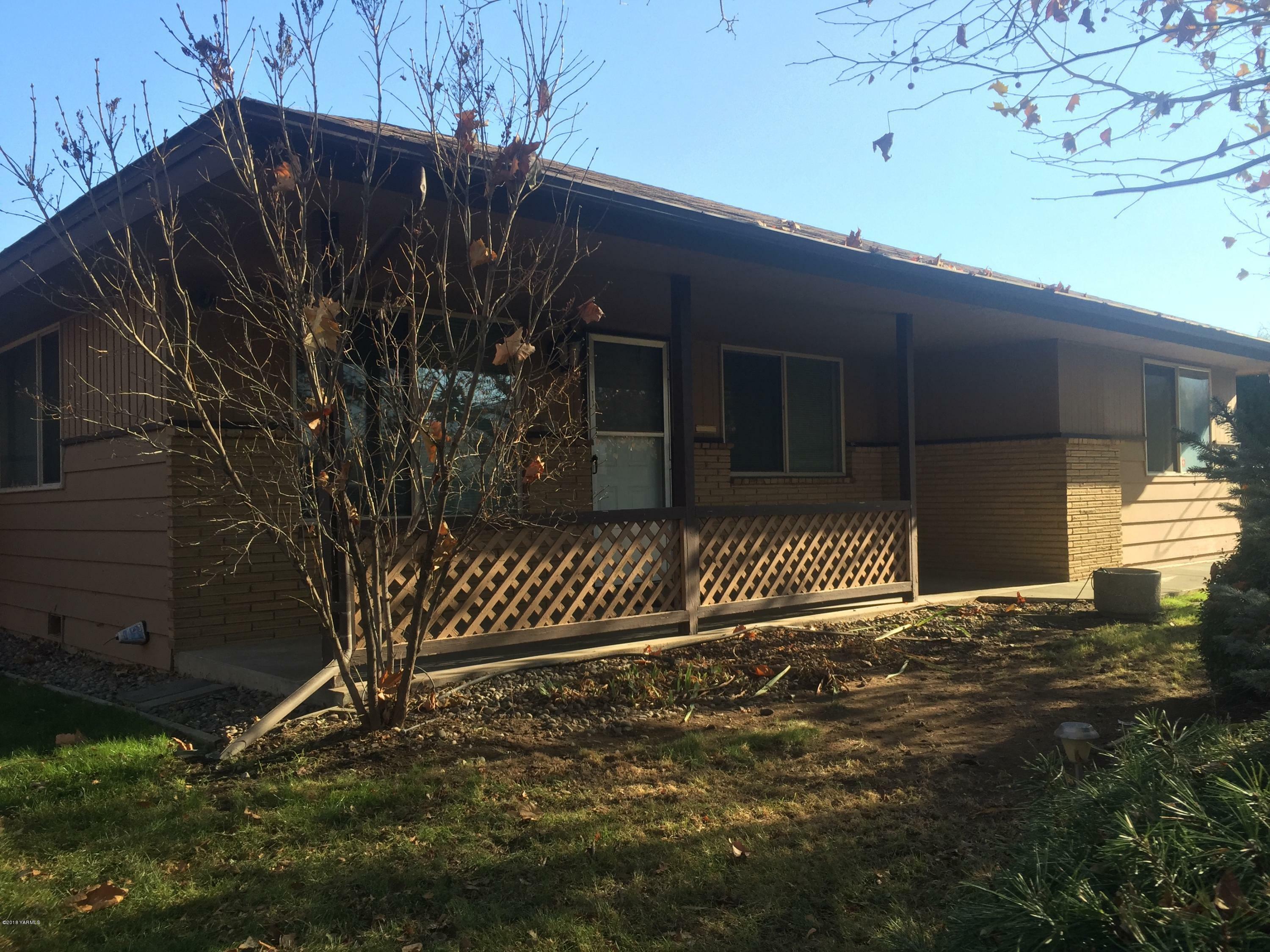 Property Photo: 3805 S 4th St WA 98903