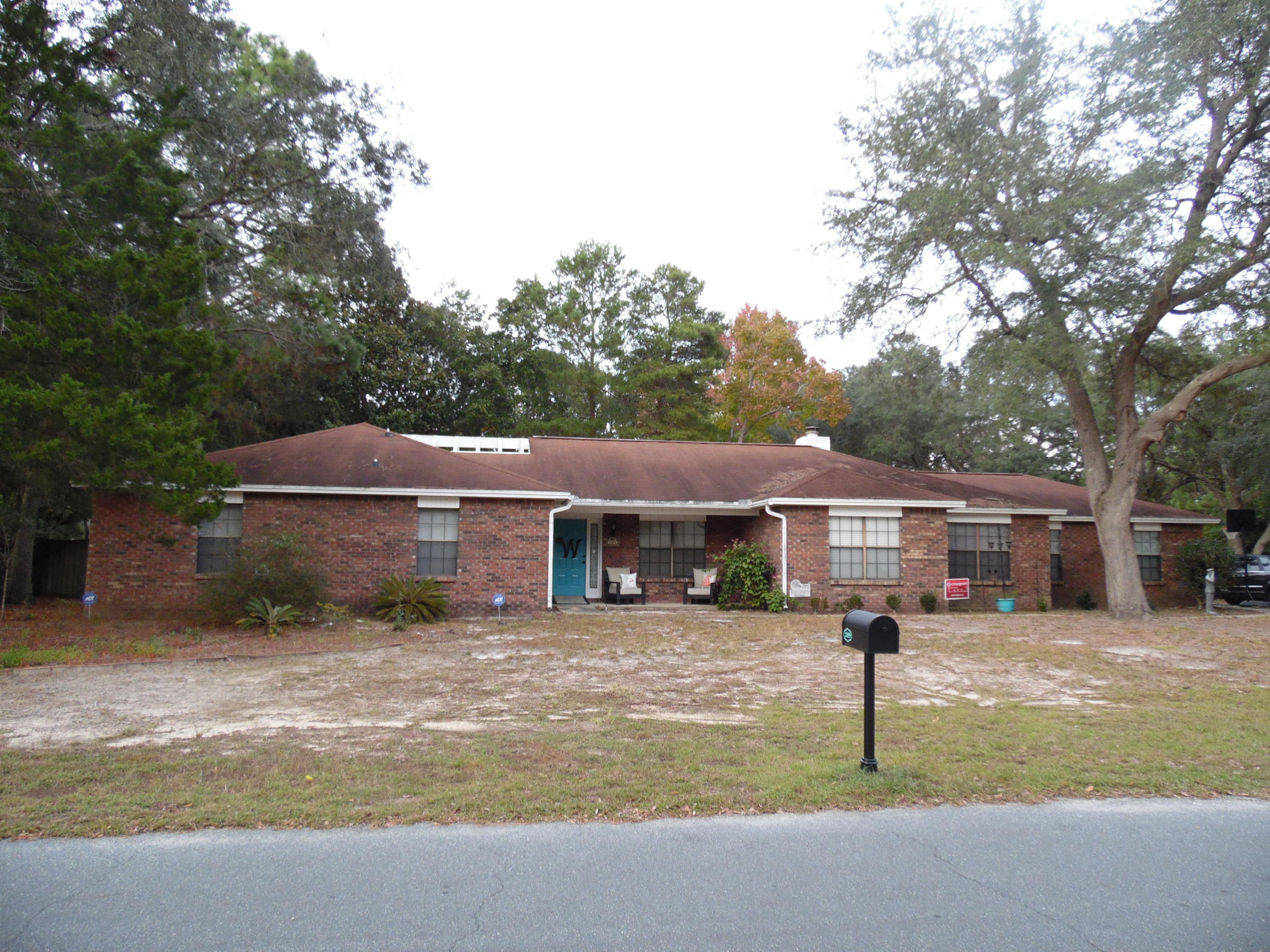 Property Photo: 209 Oakwood Circle FL 32578
