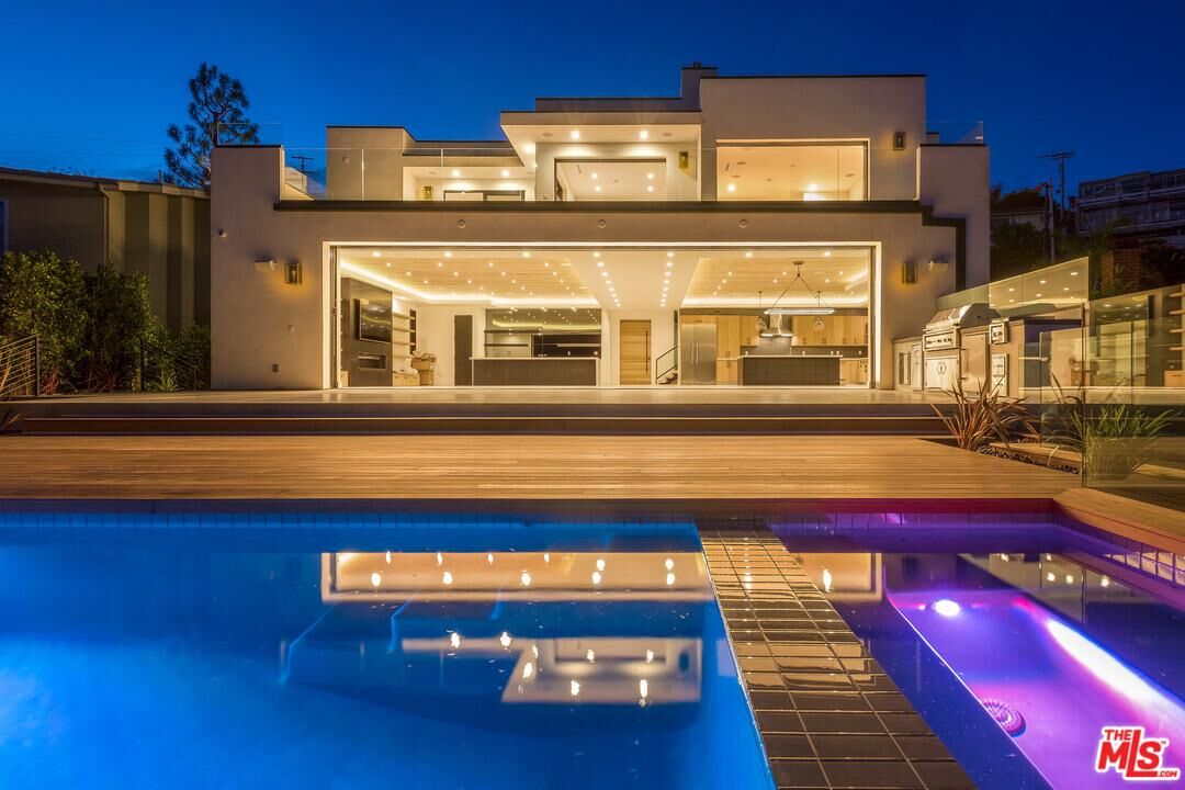 Property Photo:  1264 Monument St  CA 90272 