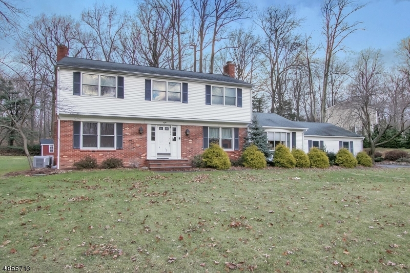 Property Photo: 8 Hilton Pl NJ 07645