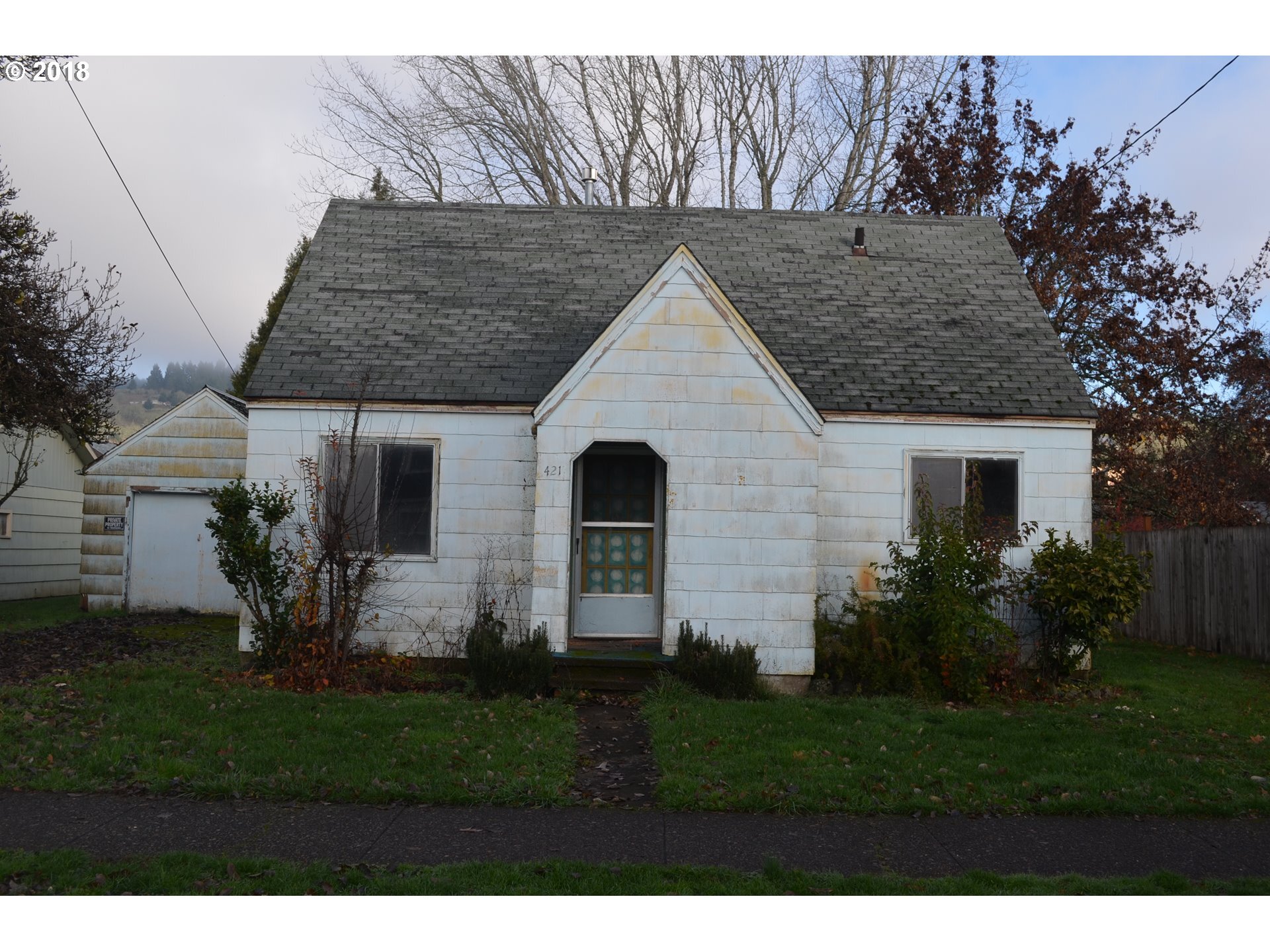 Property Photo:  421 NE Yamhill St  OR 97378 