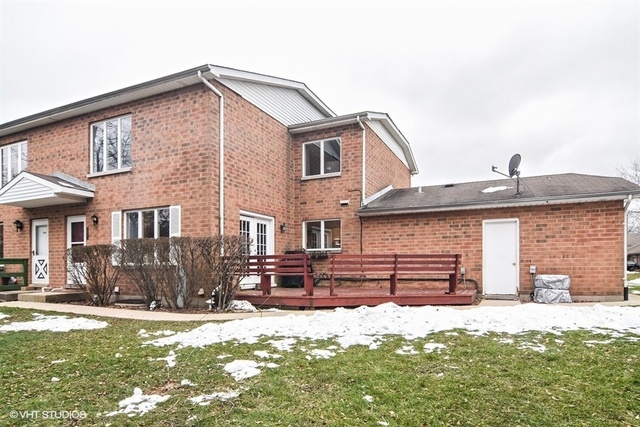 Property Photo: 112 Mohawk Trail D IL 60047
