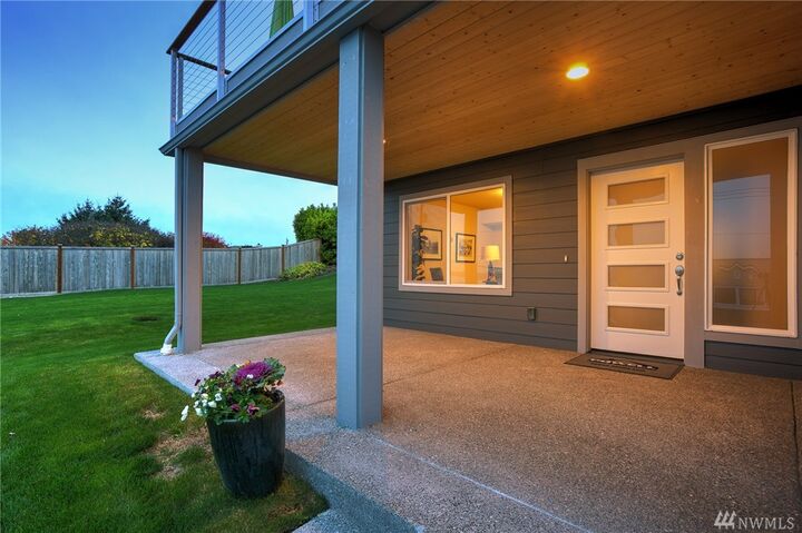 Property Photo:  21037 4th Ave S  WA 98198 