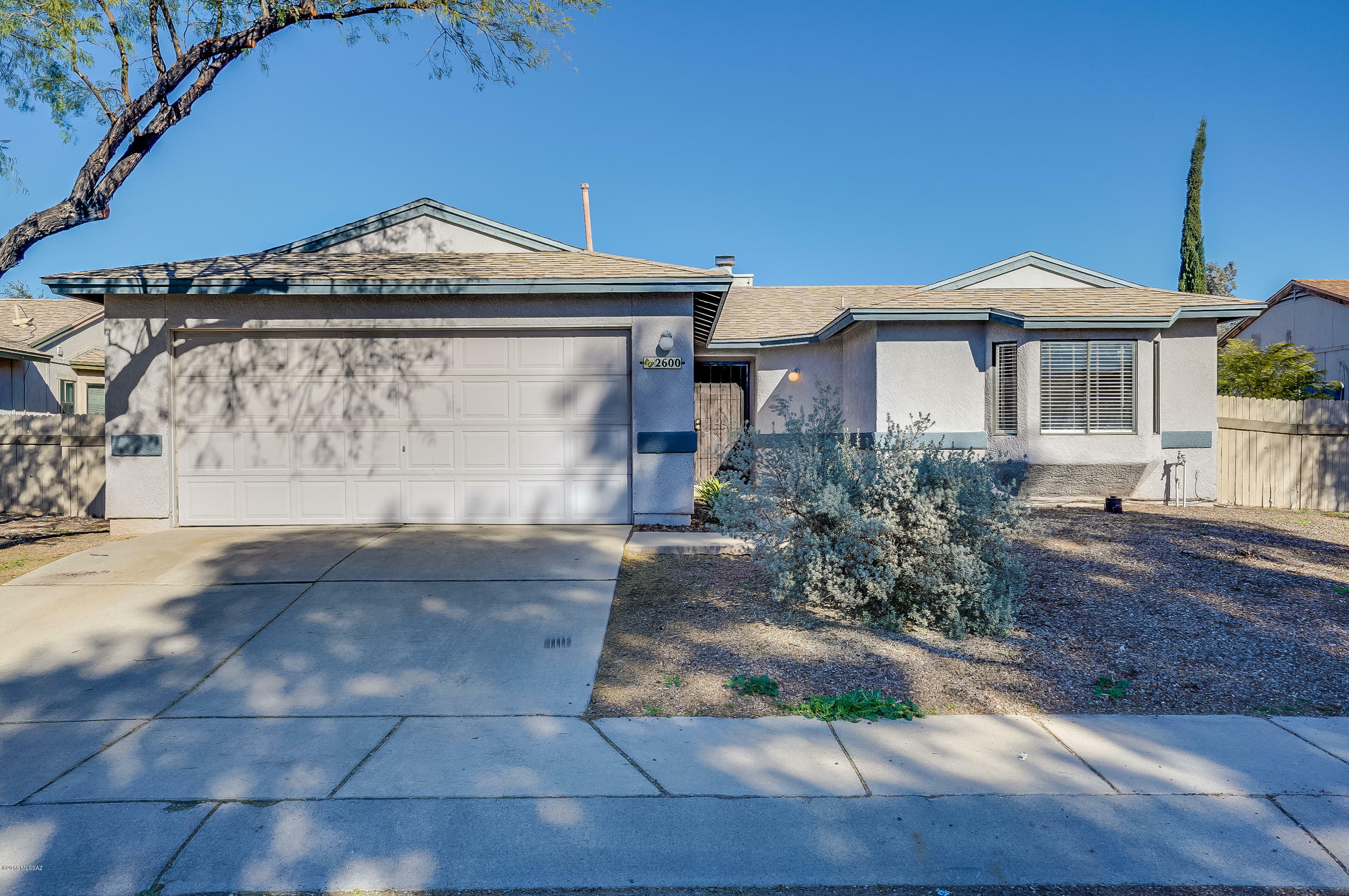 Property Photo:  2600 W Whisbrook Lane  AZ 85741 