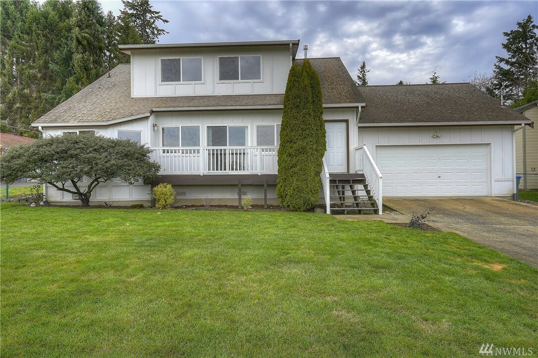 Property Photo:  2424 Alaska Ave E  WA 98366 