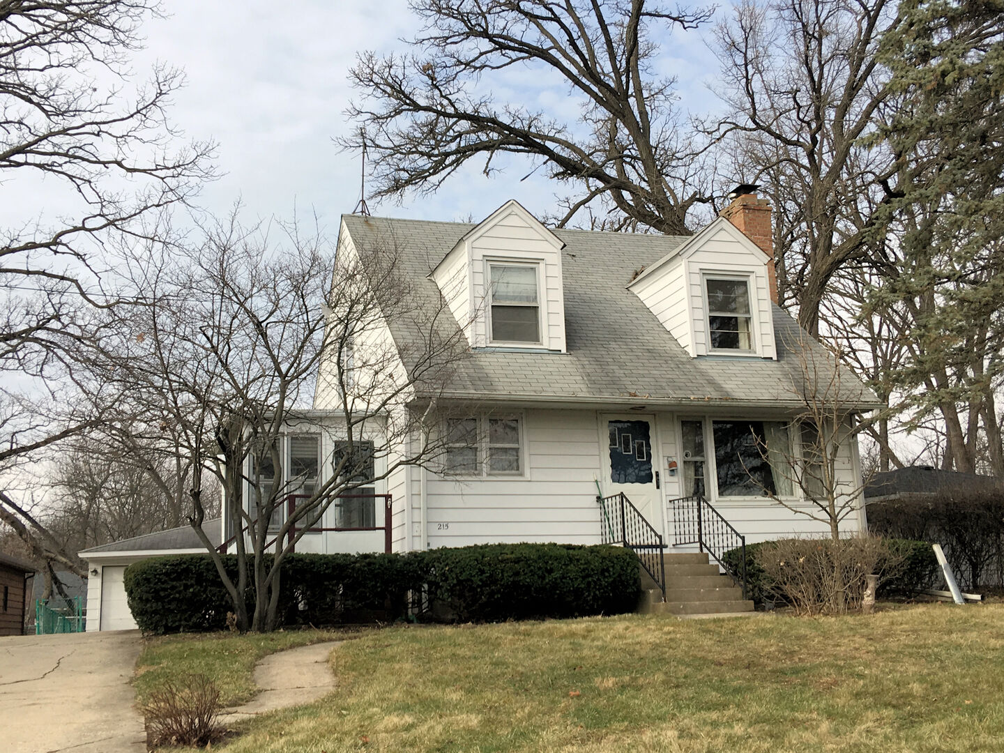 Property Photo:  215 Indian Trail  IL 60156 