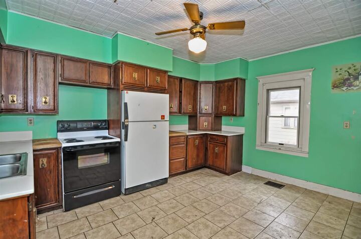 Property Photo:  37 Thorndike Street  NH 03301 