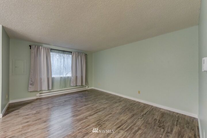 Property Photo: 10010 NE 138th Place R1 WA 98034