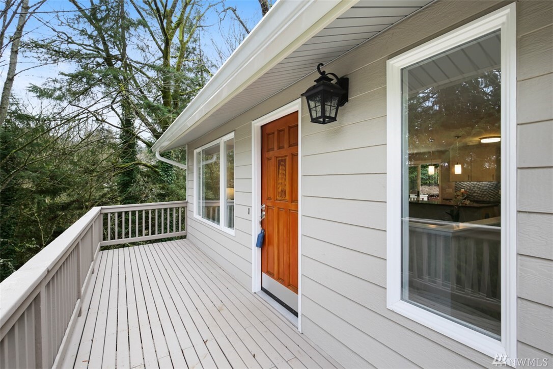 Property Photo: 614 Mount Everest Lane SW 98027 WA 98027