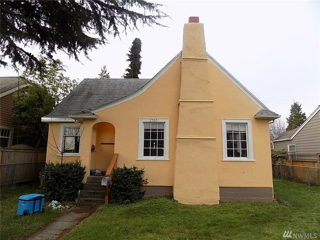 Property Photo:  2509 Park St  WA 98225 