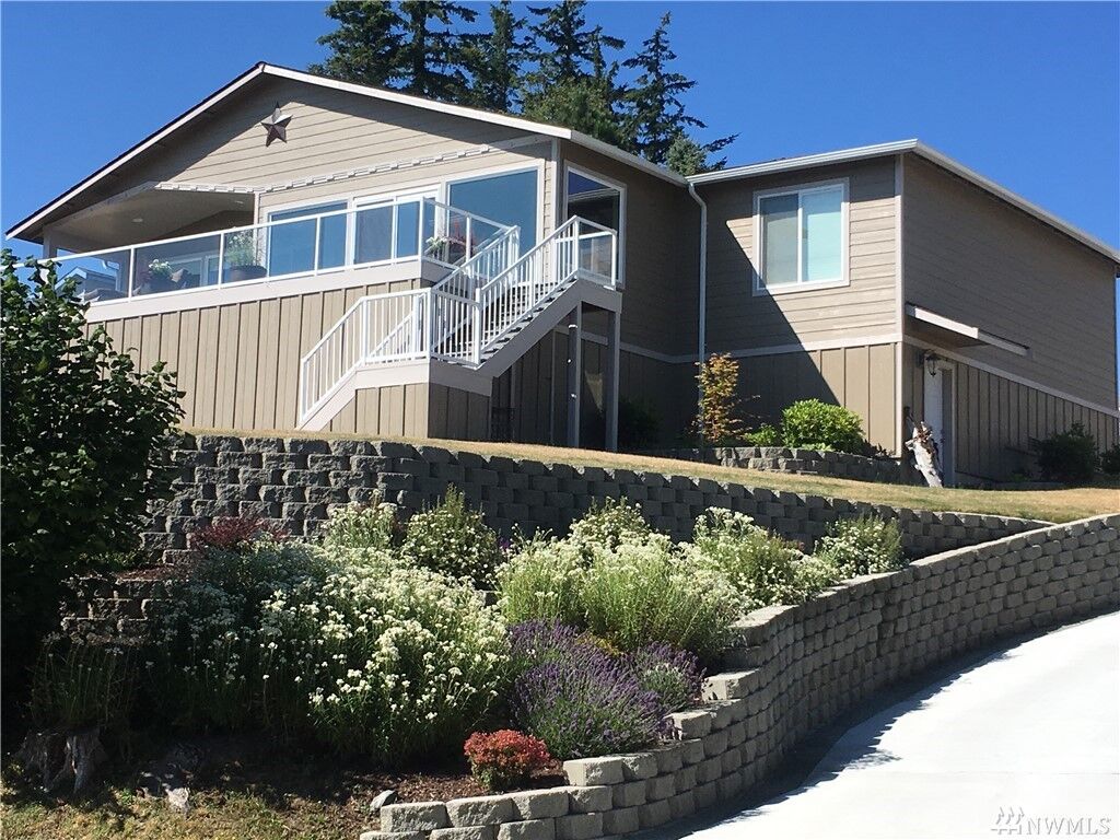 Property Photo:  524 Sunrise Blvd  WA 98277 