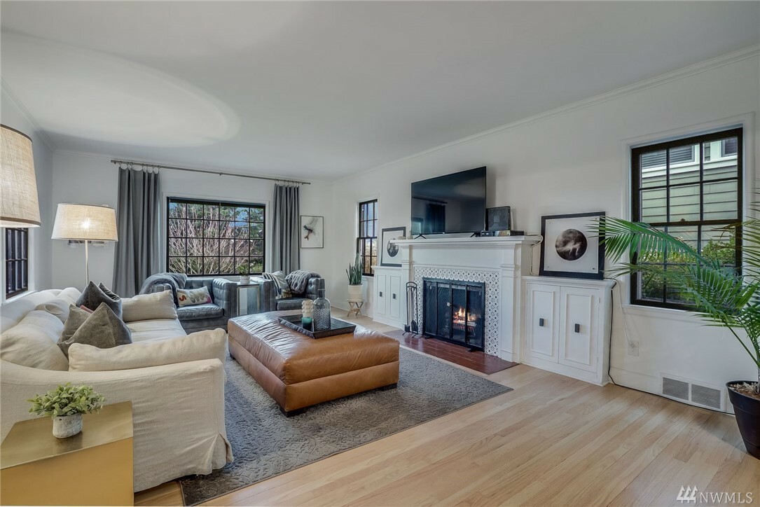 Property Photo: 723 Grand Ave WA 98201