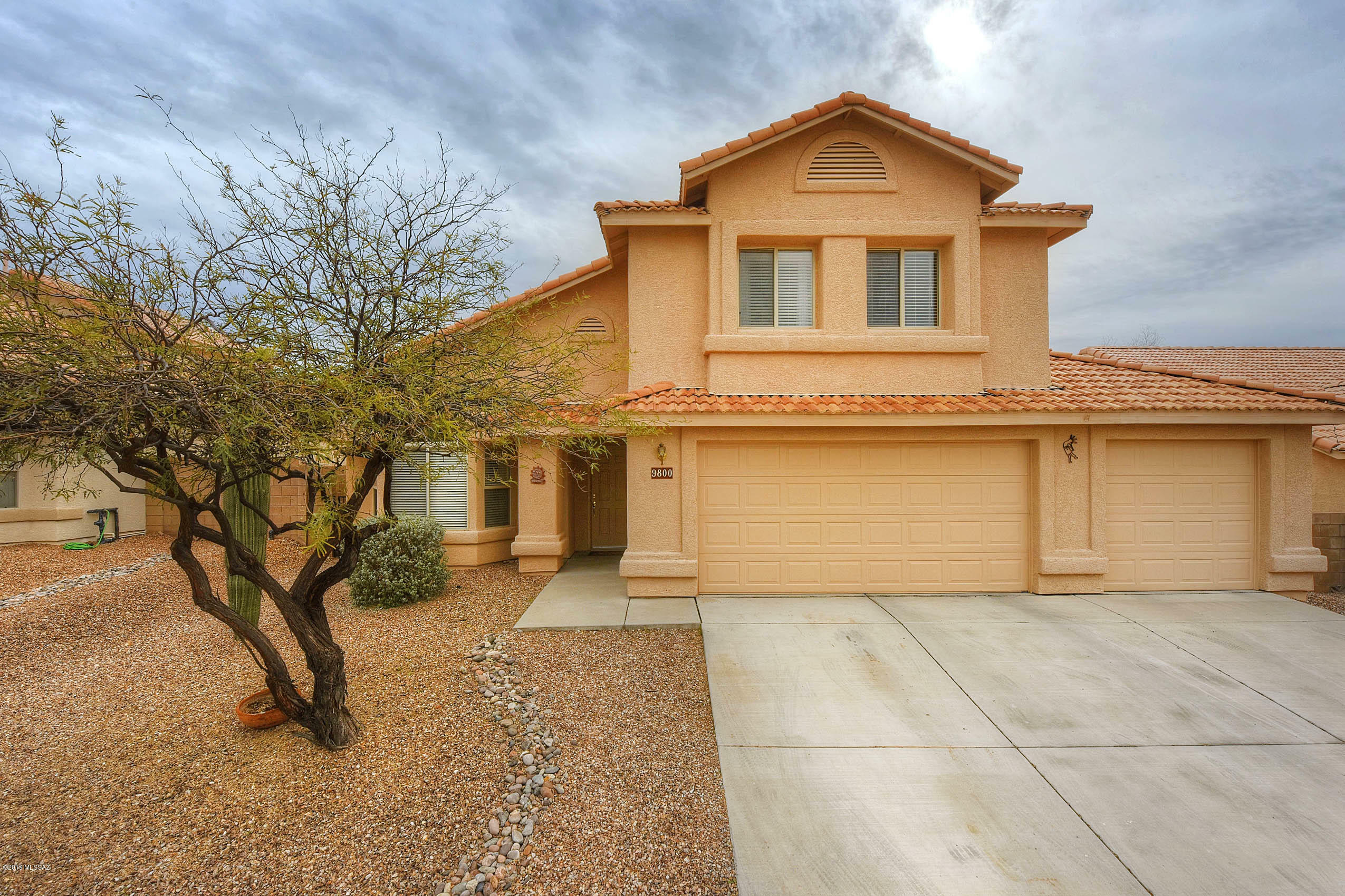 Property Photo:  9800 E Golden Currant Drive  AZ 85748 