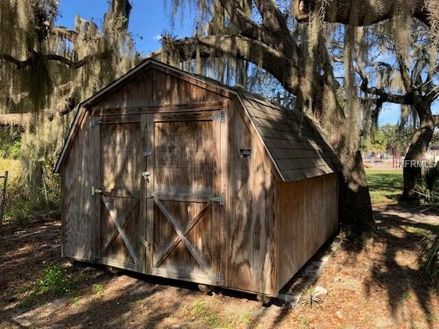 Property Photo:  825 E Jackson Avenue  FL 32757 