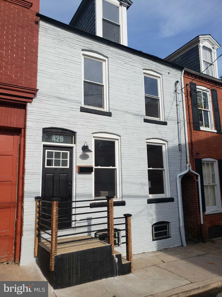 Property Photo:  429 W Grant Street  PA 17603 