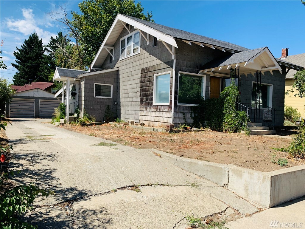 Property Photo:  105 N Sprague St  WA 98926 