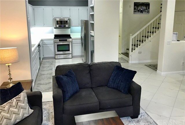 Property Photo: 28469 Mayfair Drive CA 91354