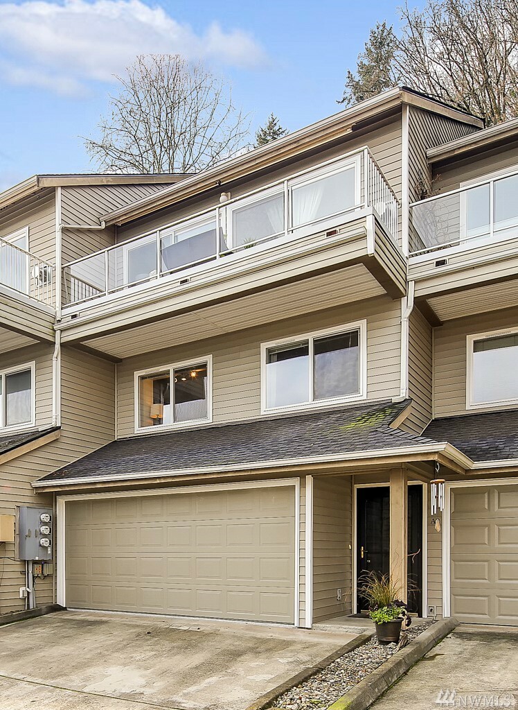 Property Photo:  2325 Harbor Ave SW A2  WA 98126 