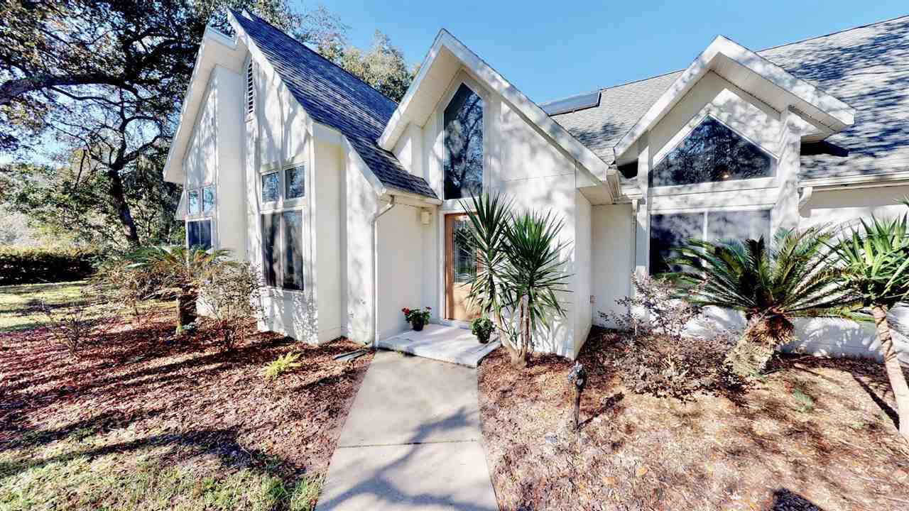 Property Photo:  852 White Eagle Circle  FL 32086 