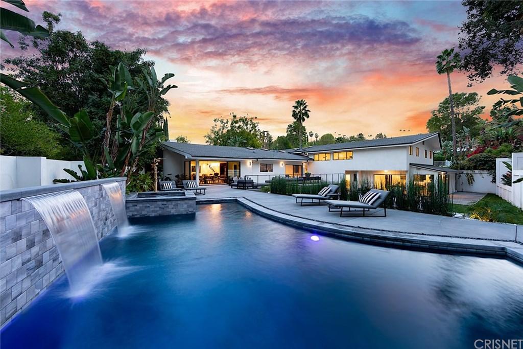 Property Photo: 5265 Del Moreno Drive CA 91364