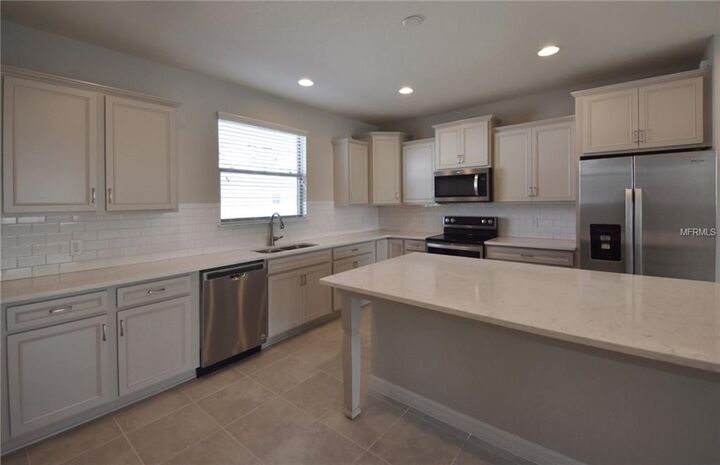 Property Photo: 469 Portico Court FL 32765