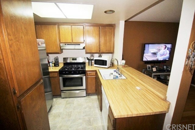 Property Photo:  17940 River Circle 3  CA 91387 