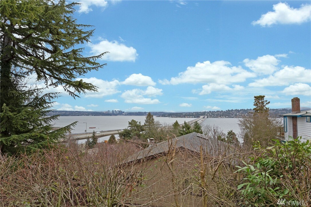 Property Photo:  1414 Lake Washington Blvd S  WA 98144 