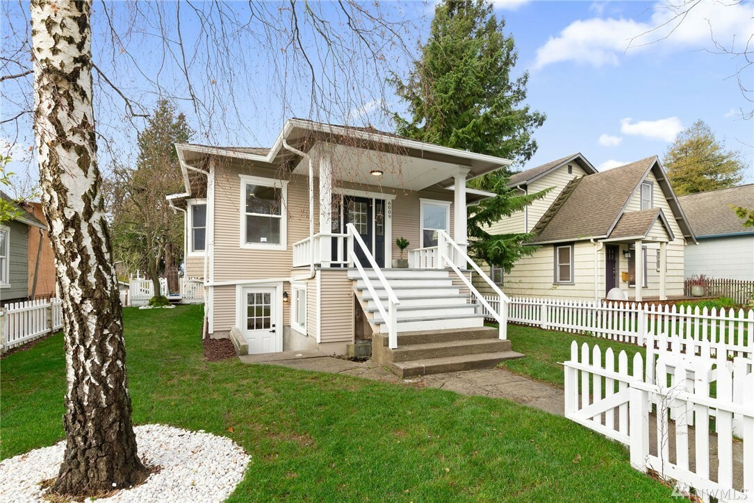 Property Photo:  6009 47th Ave SW  WA 98136 