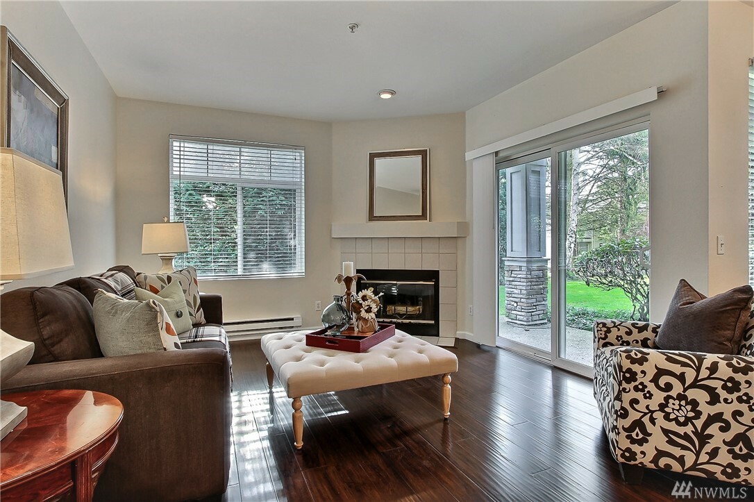 Property Photo: 5923 S 234th St 6 WA 98032