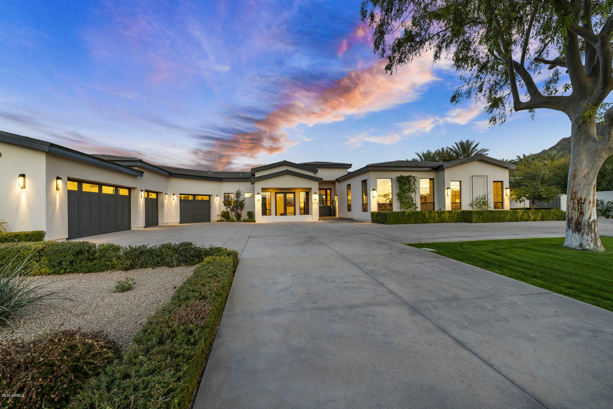 Property Photo: 6133 N 52nd Place AZ 85253