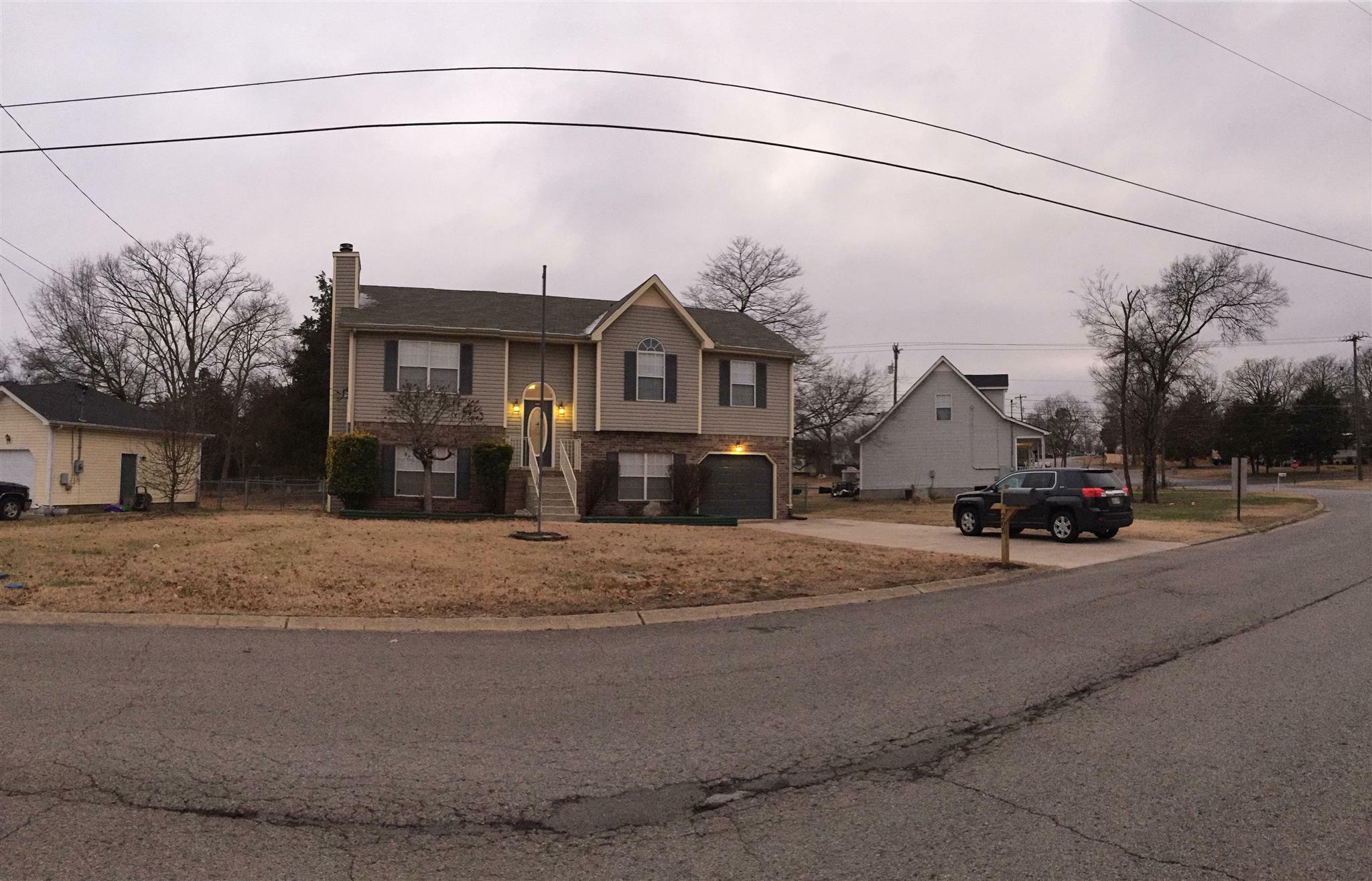 Property Photo: 205 Heritage Cir E TN 37086