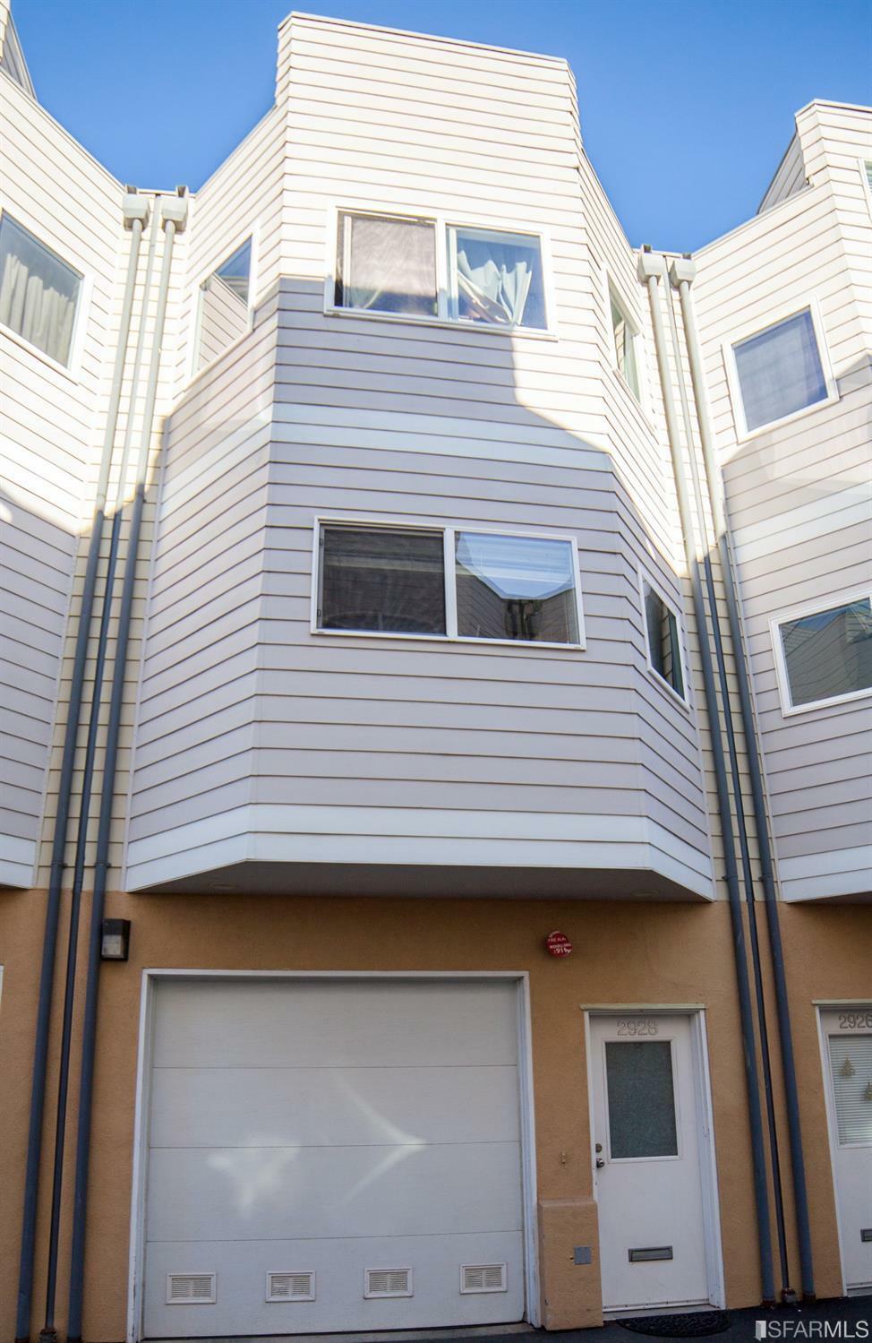 Property Photo:  900 Gilman Avenue 1  CA 94124 