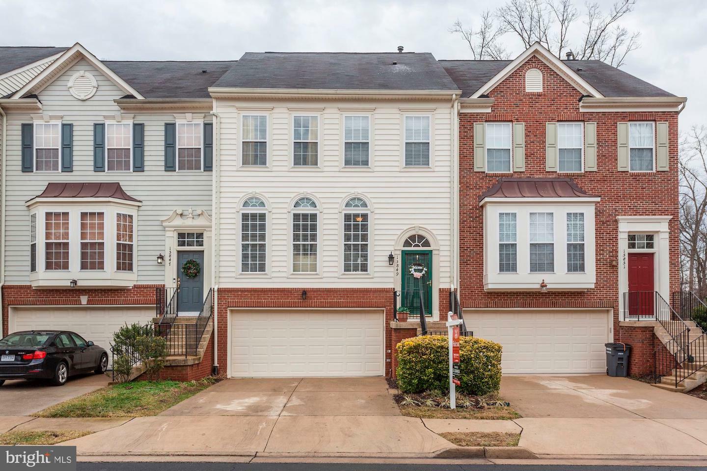 Property Photo: 15849 Bobolink Drive VA 22191