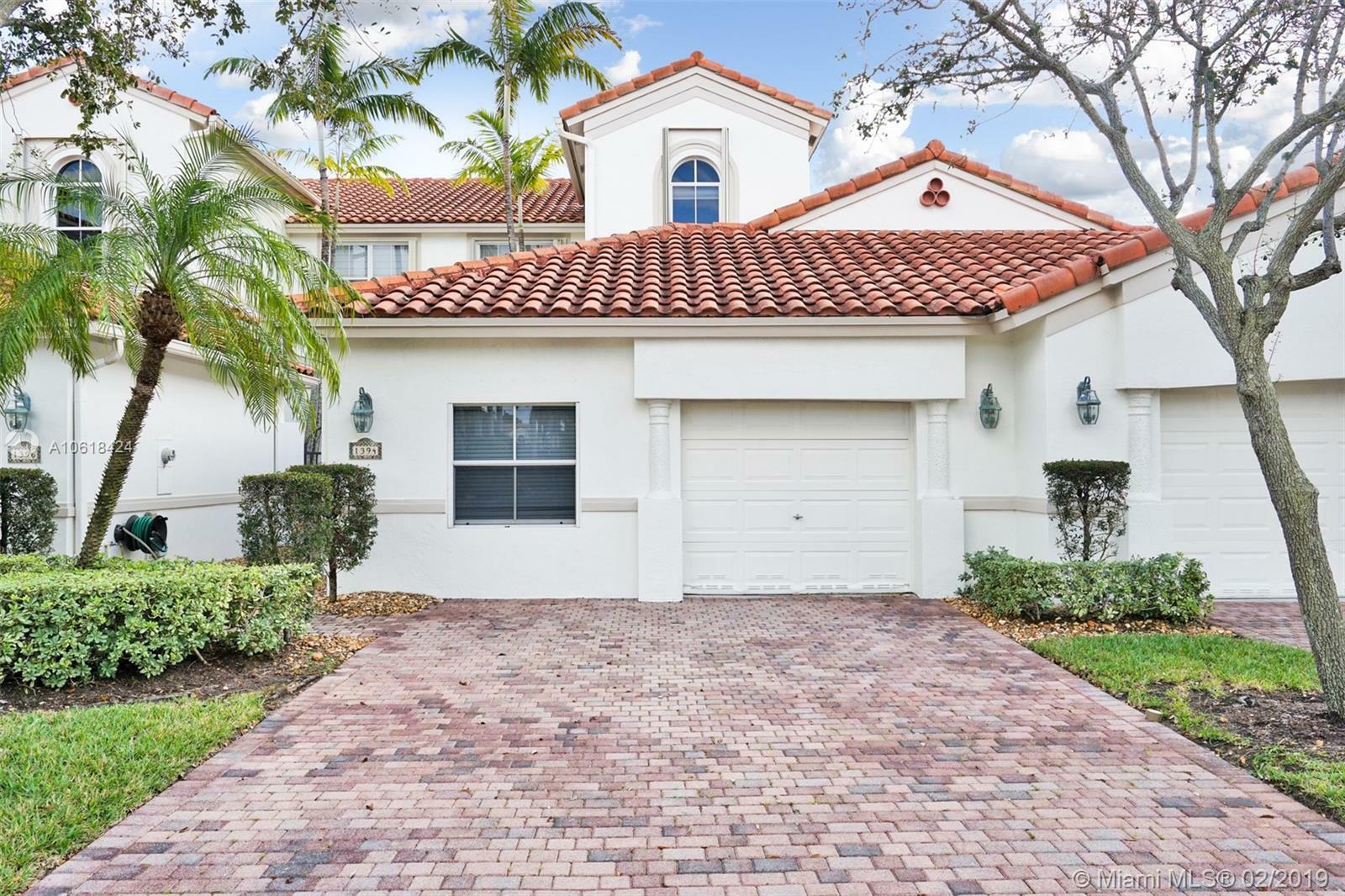 Property Photo:  1394 W Harbor Vw W 1394  FL 33019 