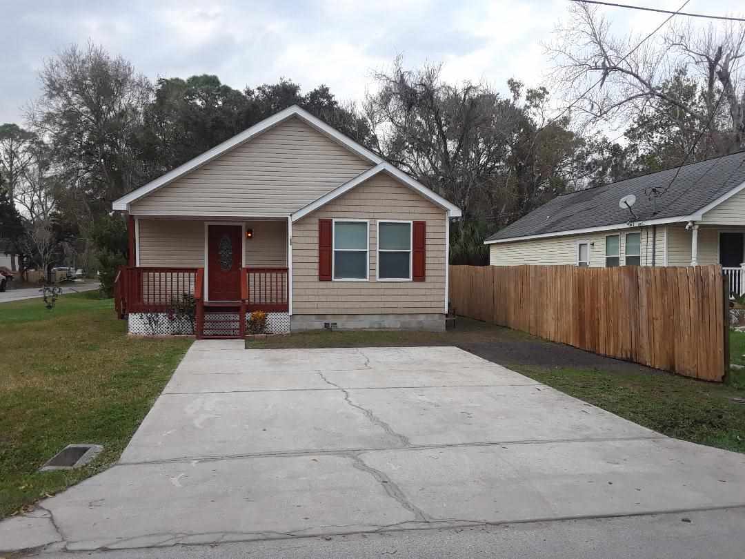 Property Photo:  132 North Blvd  FL 32095-6027 