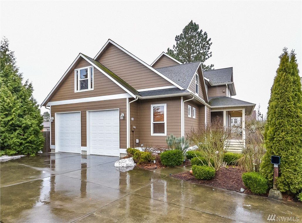 Property Photo: 205 Dalan Place WA 98257