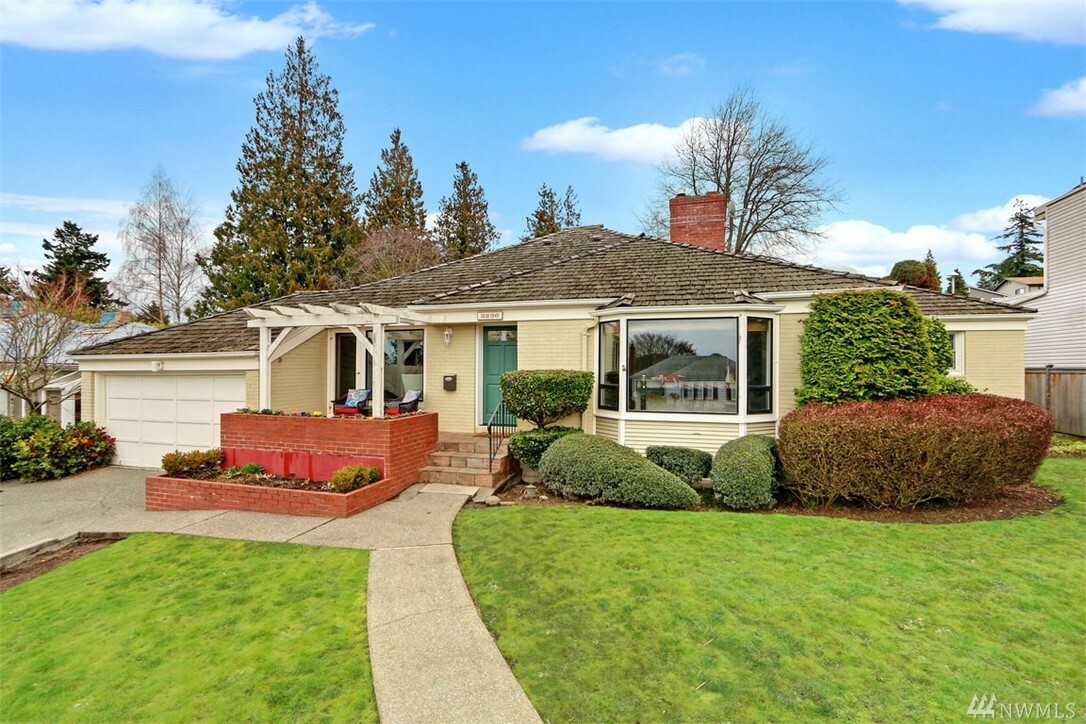 3236 W Viewmont Wy W  Seattle WA 98199 photo