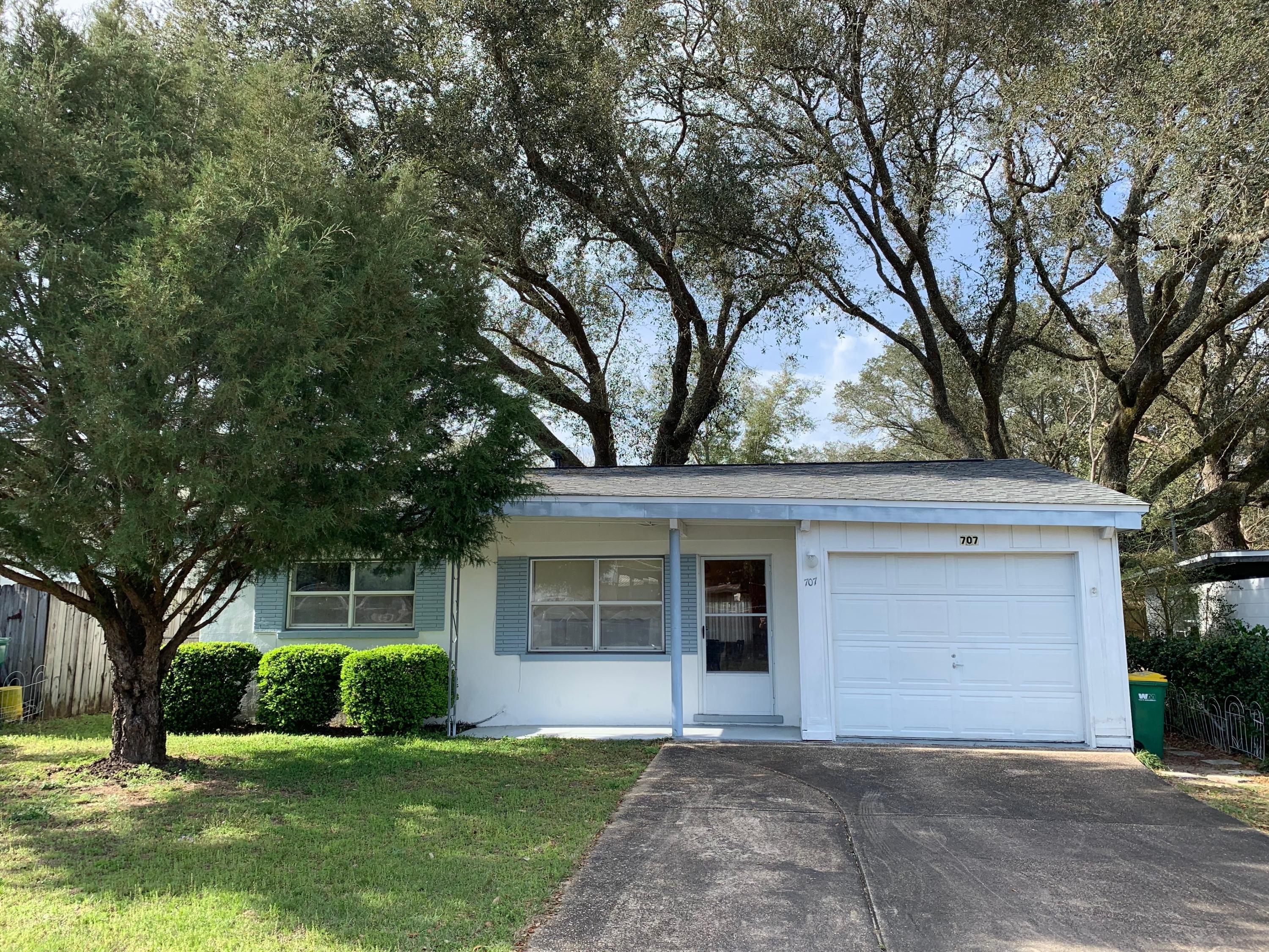 Property Photo:  707 Crestview Avenue  FL 32578 