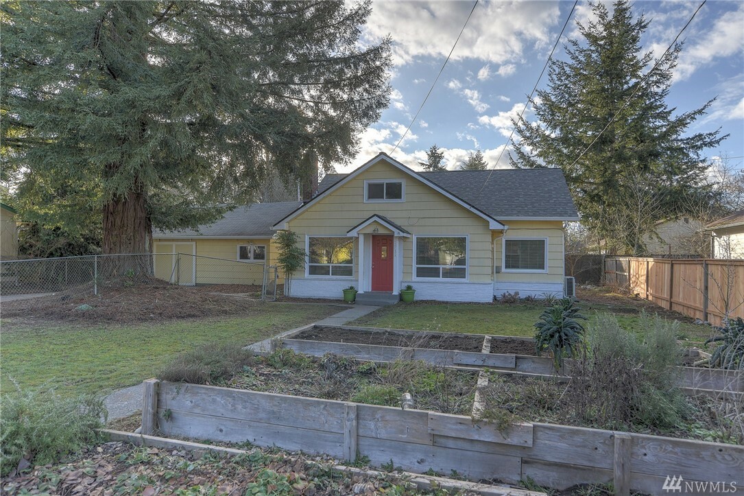 Property Photo:  1711 Bethel St NE  WA 98506 