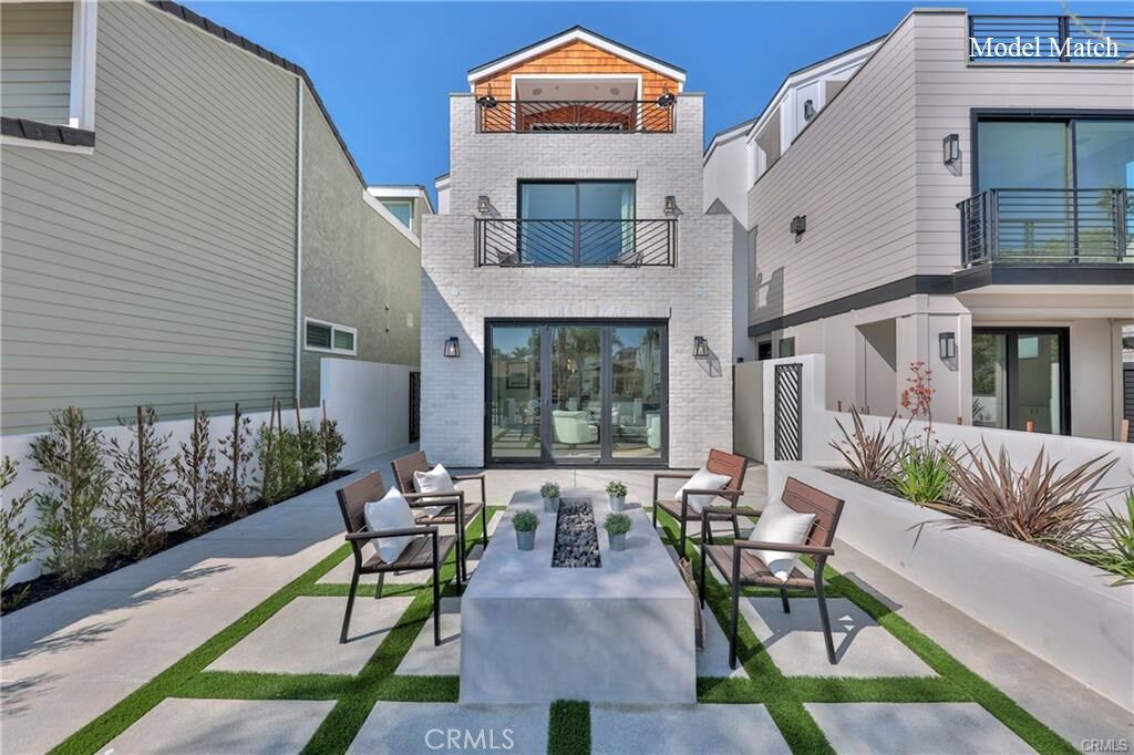 Property Photo: 412 9th Street CA 92648