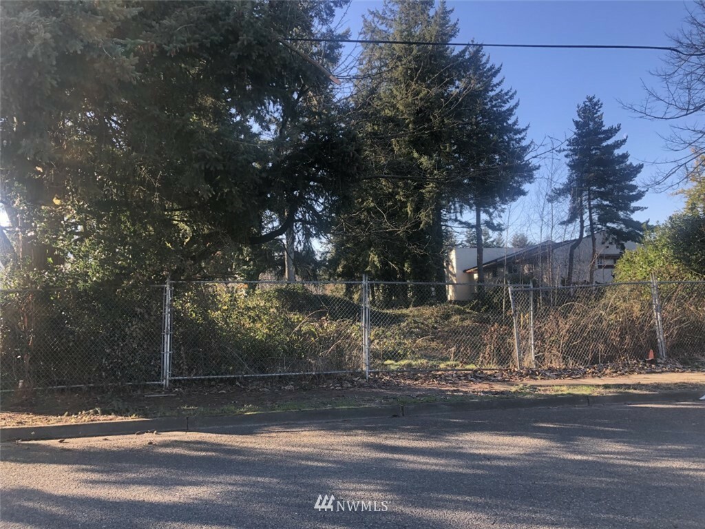 Property Photo:  334 9th Avenue SE  WA 98372 