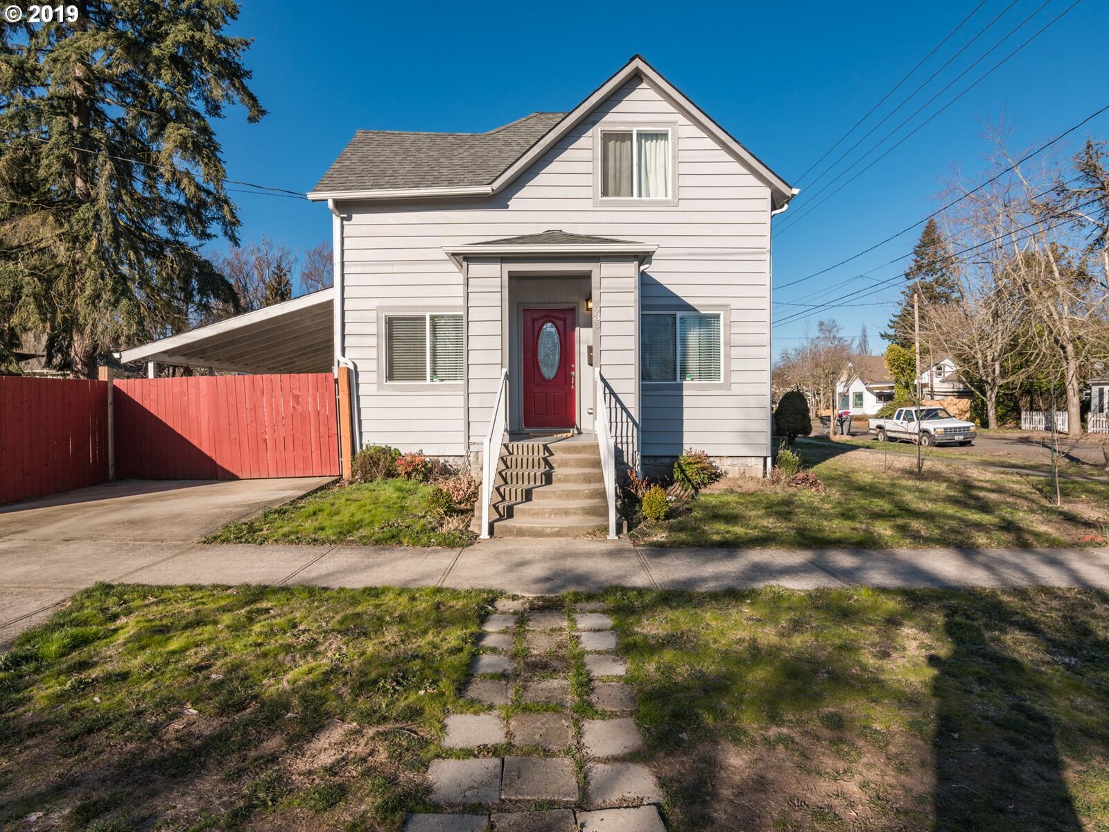 Property Photo: 935 NE Hembree St OR 97128
