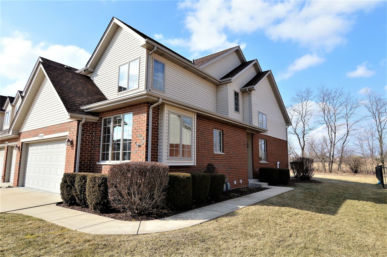 Property Photo:  26700 West Old Kerry Grv  IL 60410 